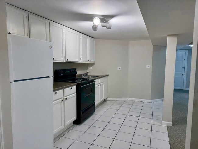 Building Photo - 4877 N Ashland Ave