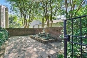 Building Photo - 587 Beau Chene Dr