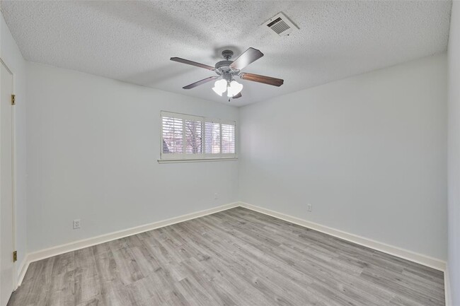 Building Photo - 715 Baltic Ln