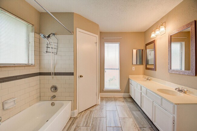 Building Photo - Spacious one story home on a corner lot!