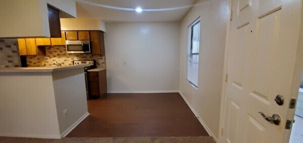 Building Photo - Fully Upgraded 1 Bed 1 Bath 660 Sq. Ft.
