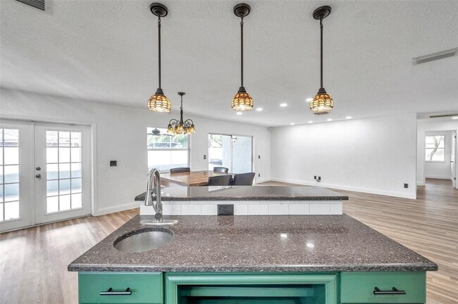 Building Photo - 1520 Windmill Pointe Rd