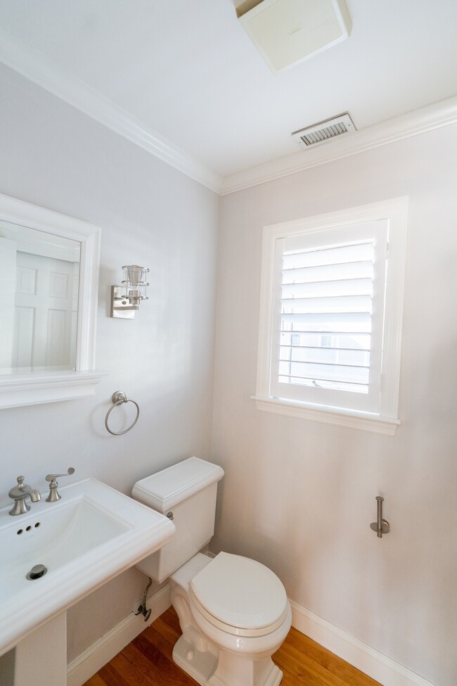 Building Photo - 606 Chandlers Wharf