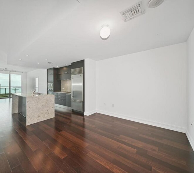 Building Photo - 900 Biscayne Blvd