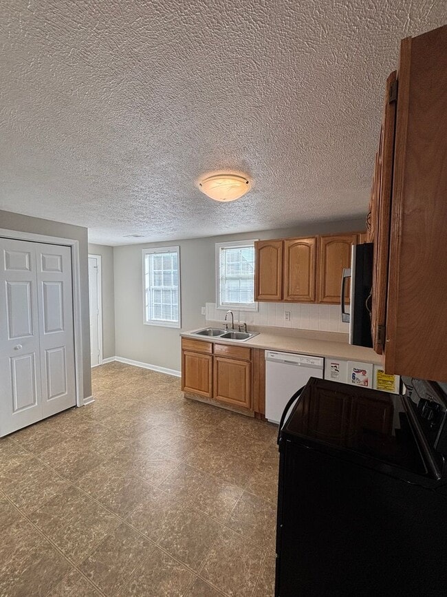 Building Photo - Cozy 3bd/2bth Cottage in Alcoa!