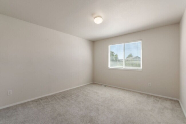 Building Photo - Spacious 4BR + Office Home in Pine Creek (...