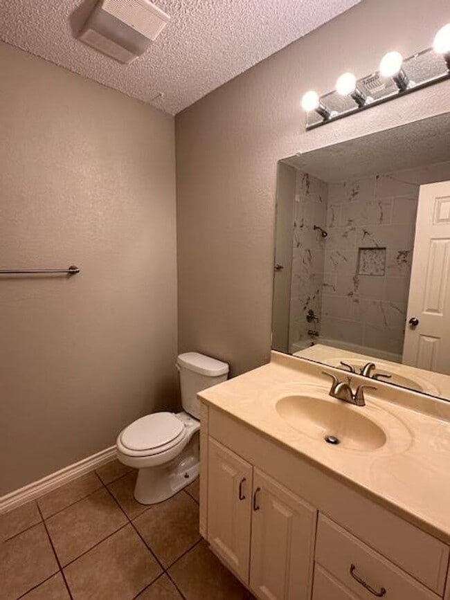 Building Photo - 111 Lindenwood Ln W