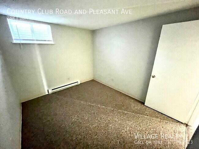 Building Photo - 605 Country Club Rd