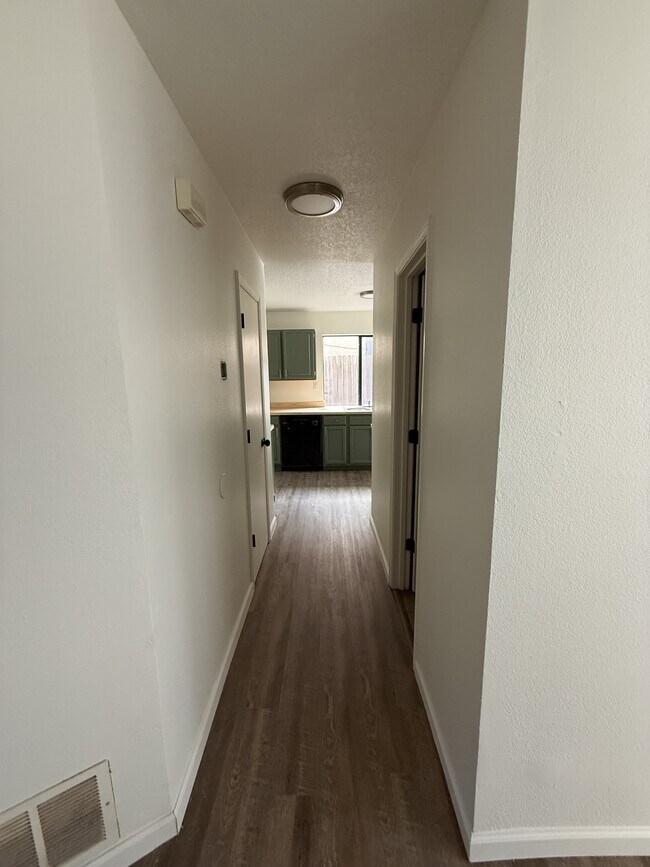 Building Photo - 5408 Jasons Way NE