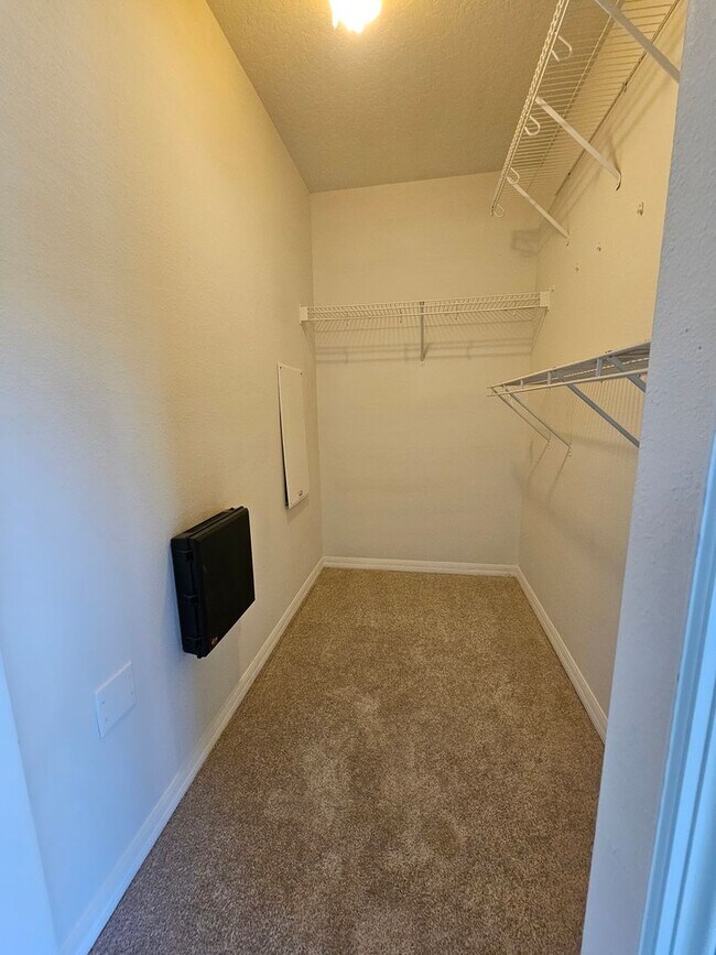 Building Photo - Seven Oaks 2/2.5 Townhouse