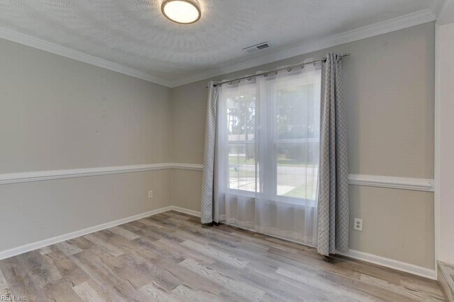 Building Photo - 3800 Sunset Point
