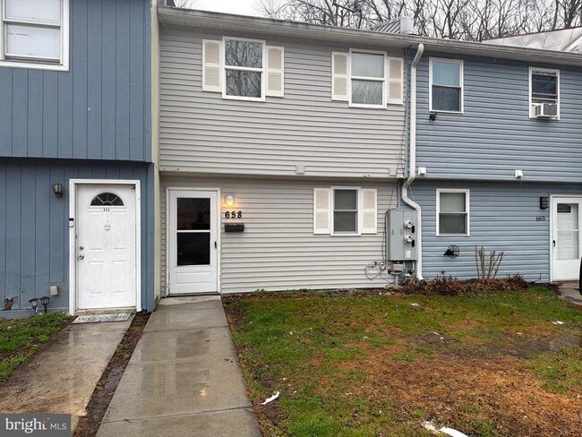 Building Photo - 658 Tara Dr