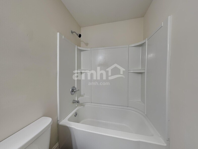 Building Photo - 2750 Freemont St