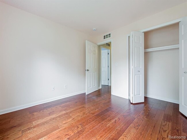 Building Photo - 3115 Sunnyside Ct
