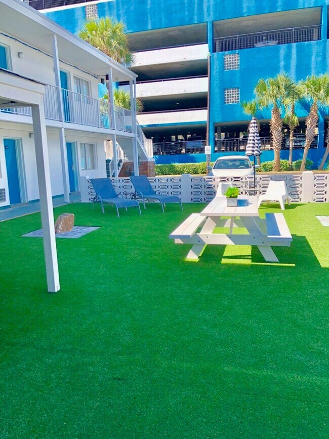 Building Photo - Luxury Furnished Studio unit on Ocean Blvd.