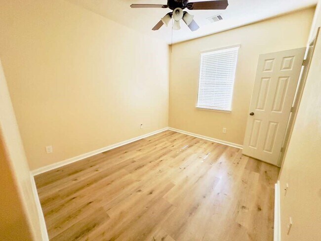 Building Photo - 1919 Spring Cliff Court