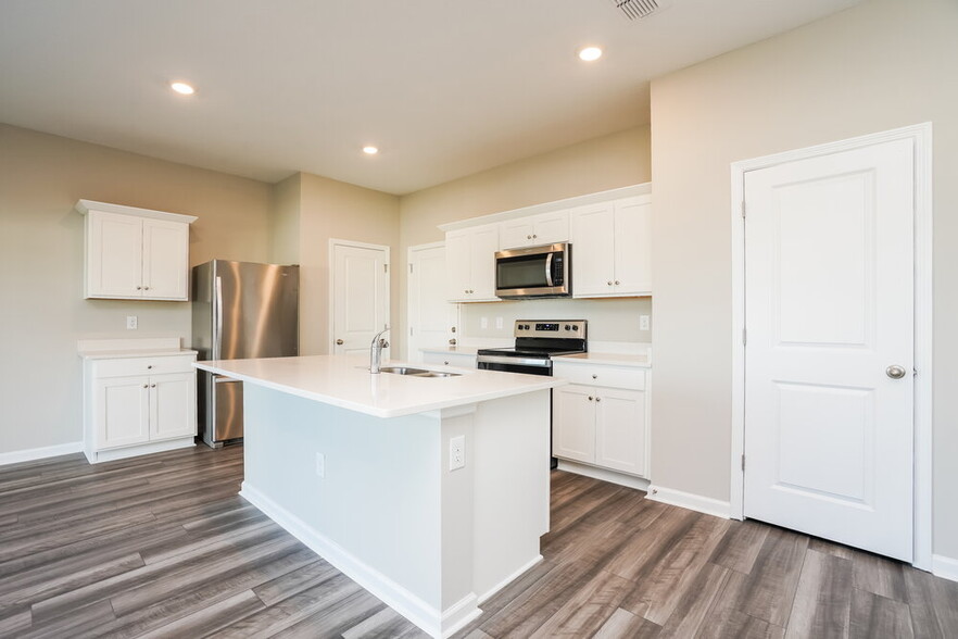Building Photo - 813 Kings Pine Ct