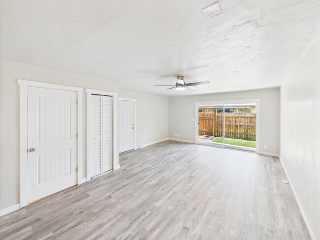 Building Photo - 1044 Coronado Pkwy S