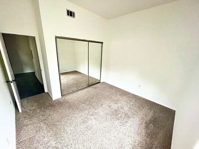 Building Photo - Charming 2 Bed, 2 Bath Carlsbad Home with ...