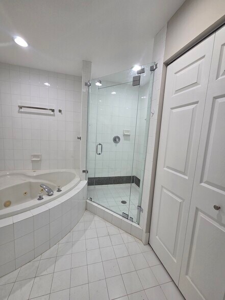 Building Photo - 330 NW 67th St