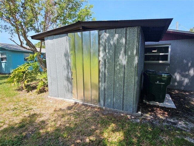 Building Photo - 4843 Camphor Ave