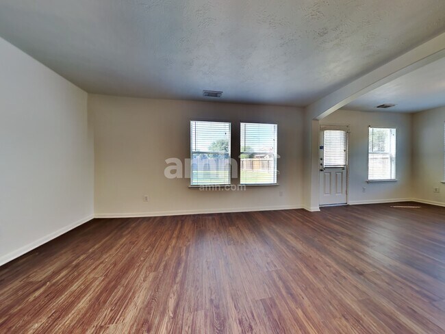 Building Photo - 2602 Daryns Landing Dr