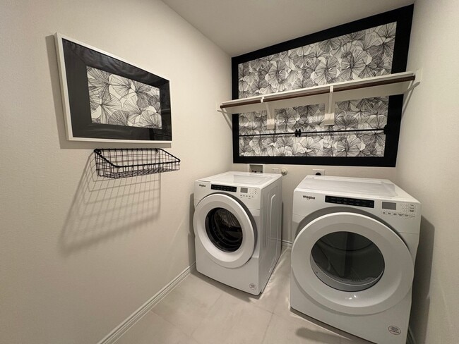 Building Photo - Pristine in Princeton!