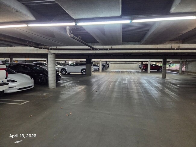 Building Photo - Spacious Downtown Sacramento Condo