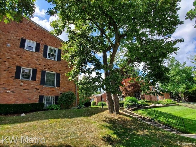 Building Photo - 553 N Old Woodward Ave