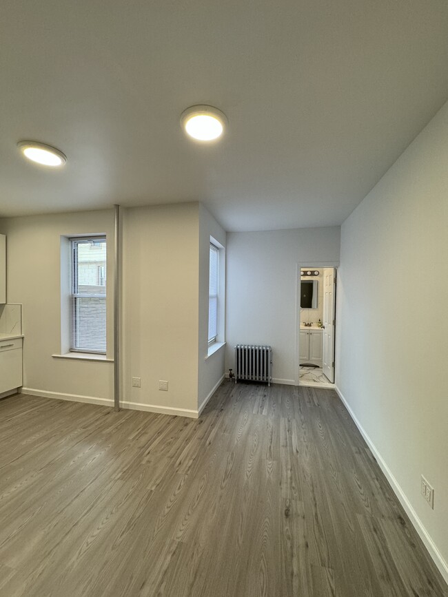 Living Room/Entrance to Bathroom - 724 40th St