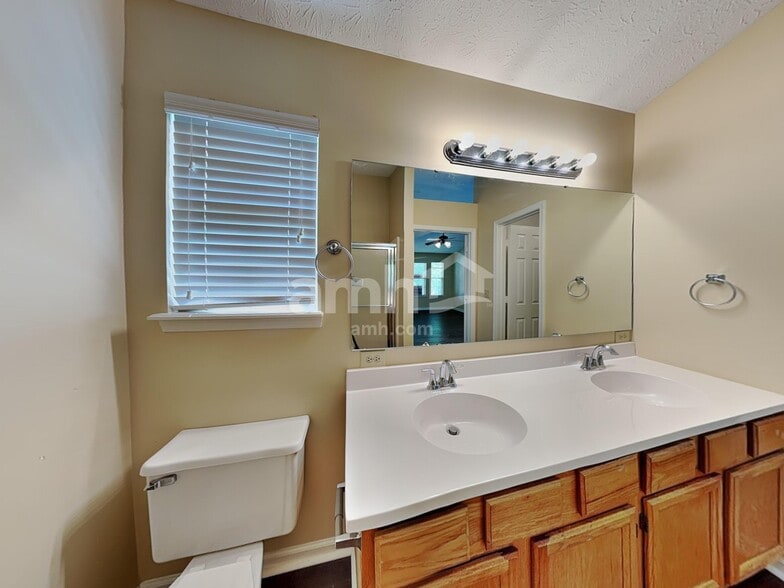Building Photo - 6043 Polonius Ct