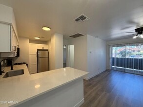 Building Photo - Remodeled 1 Bedroom 1 Bath Central Phoenix Apartment with Private Backyard