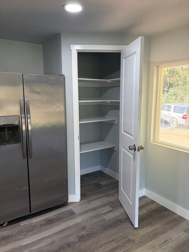 Building Photo - Spacious 3-Bed + Flex Room on Private Fenced 2 Acres, Huge Shop