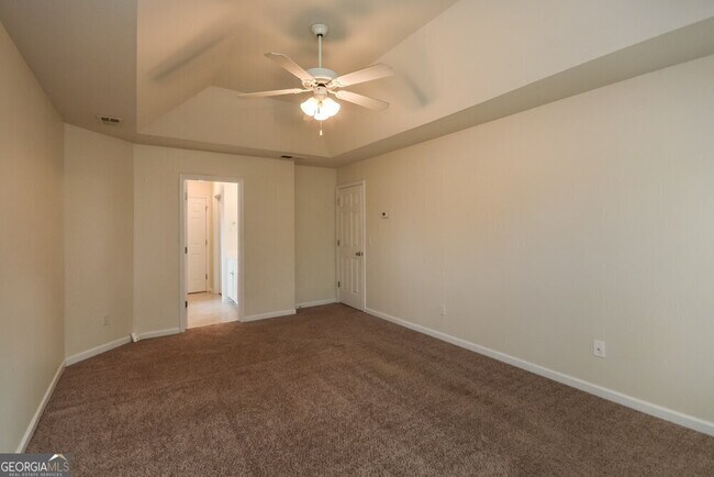 Building Photo - 140 Lantana Dr