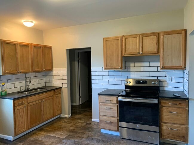 Building Photo - 413 Silvercliffs Ave