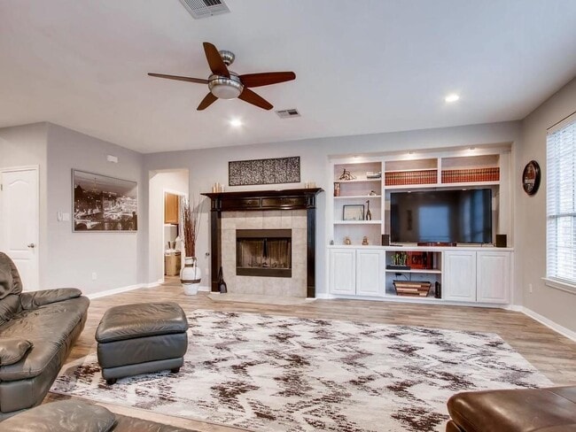 Building Photo - 9409 Jenaro Ct