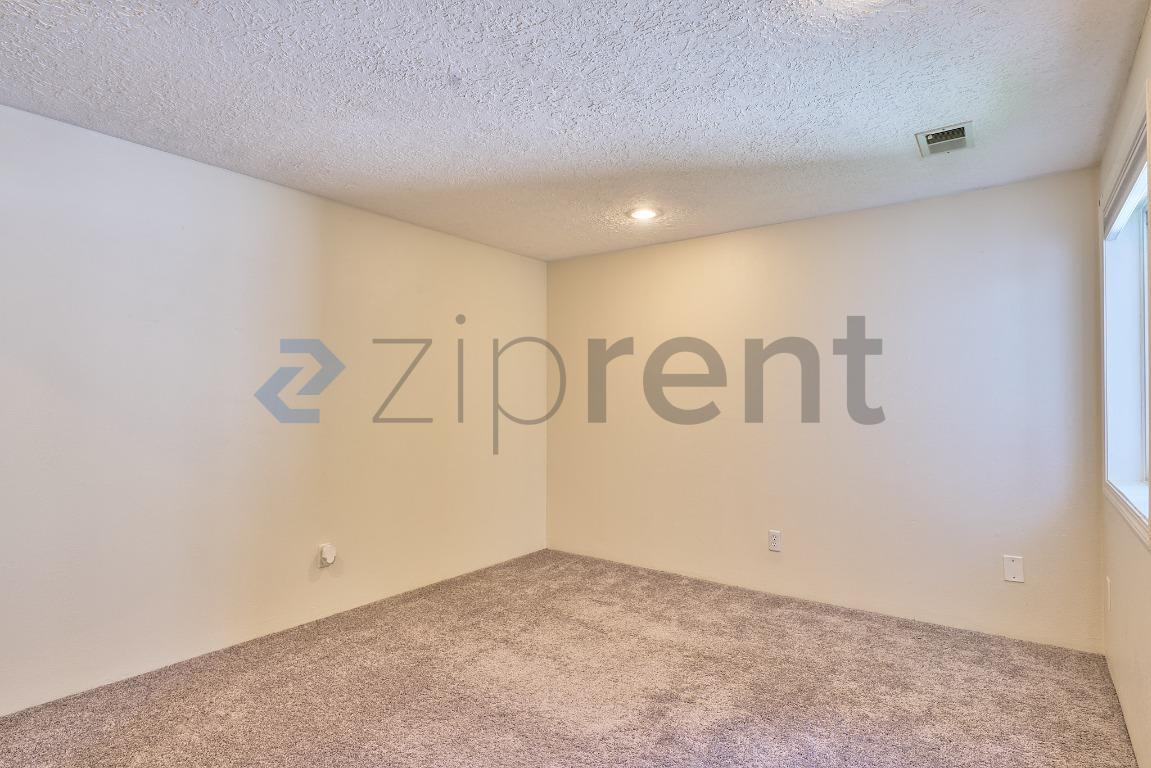 Building Photo - Unit
