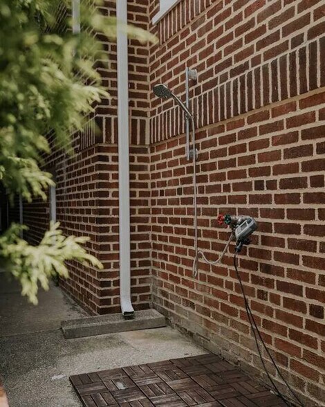 Building Photo - 3 S Surrey Ave