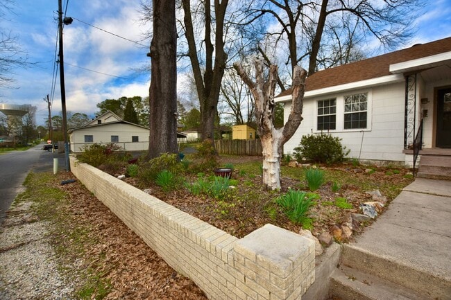 Building Photo - 1623 Texas St