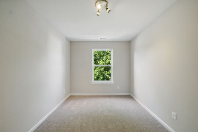 Building Photo - 8621 Neuse Club Ln