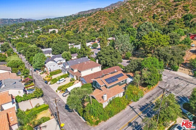 Building Photo - 2401 Olive Ave