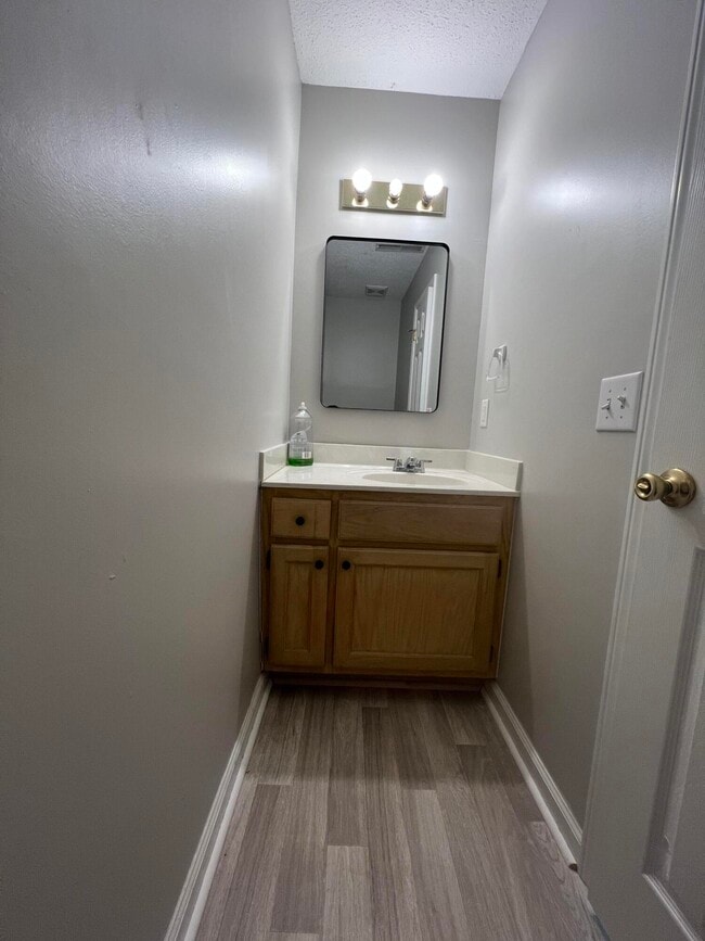 Building Photo - 1240 Inabinet Dr