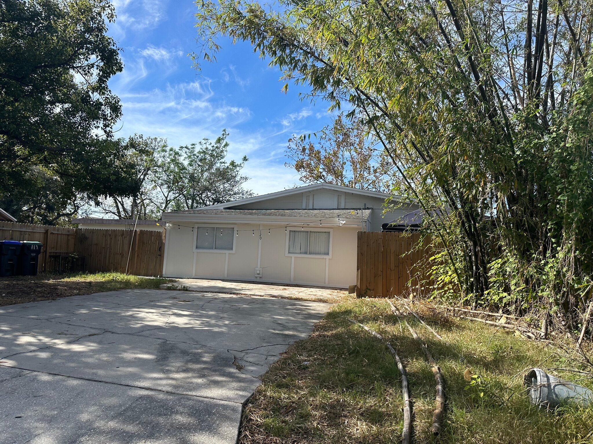 Building Photo - 120 N Van Buren Ave