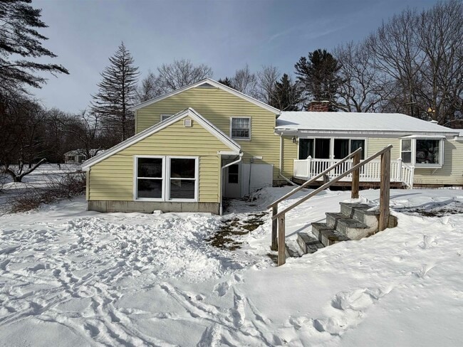 Building Photo - 32 Forest Rd