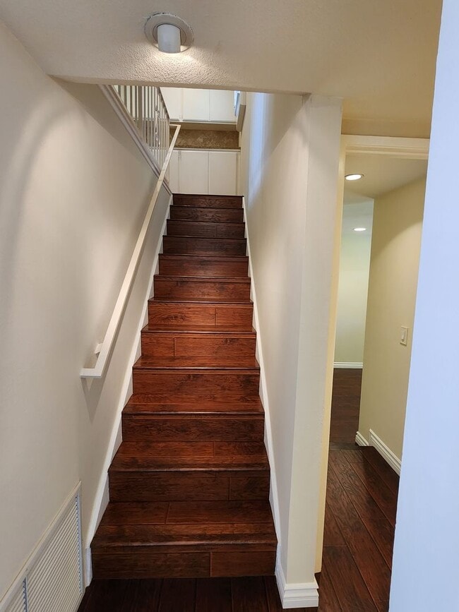 Building Photo - Bright & Beautiful Home Nestled Near Nature and Conveniences