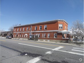 Building Photo - Williams Street