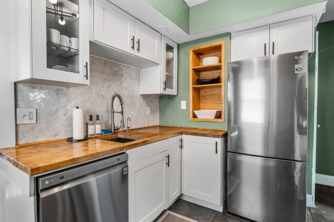 Building Photo - 2850 Hazel Ave