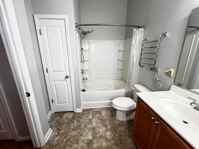 Building Photo - Beautiful 4 Bedroom, 3.5 Bath, Town Home at Tuscany is Available Now!