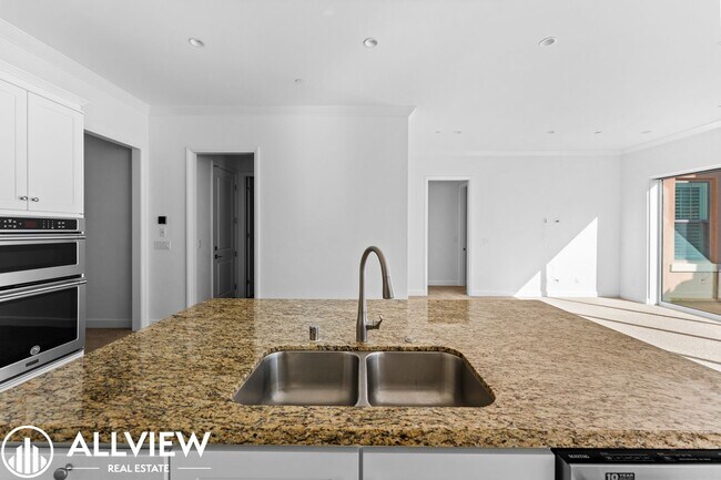 Building Photo - Gorgeous 3 bedroom 2.5 bath home in the newly constructed association of Eastwood Village!