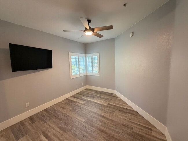 Building Photo - 7401 W Arrowhead Clubhouse Dr